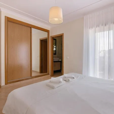 Thiago Holidays Apartman *